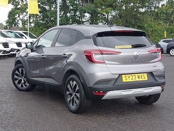 Used Renault Captur 2023 for sale - 79347987: Photo
