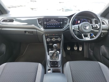 Used Volkswagen T-Roc 2018 for sale - 77682497: Photo