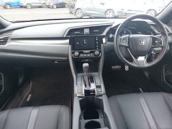 Used Honda Civic 2019 for sale - 76103720: Photo 2