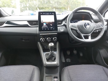 Used Renault Captur 2023 for sale - 76059052: Photo 2