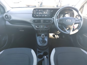 Used Hyundai i10 2023 for sale - 77777302: Photo