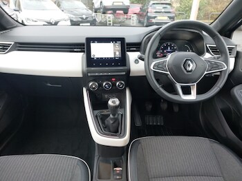 Used Renault Clio 2022 for sale - 76983050: Photo