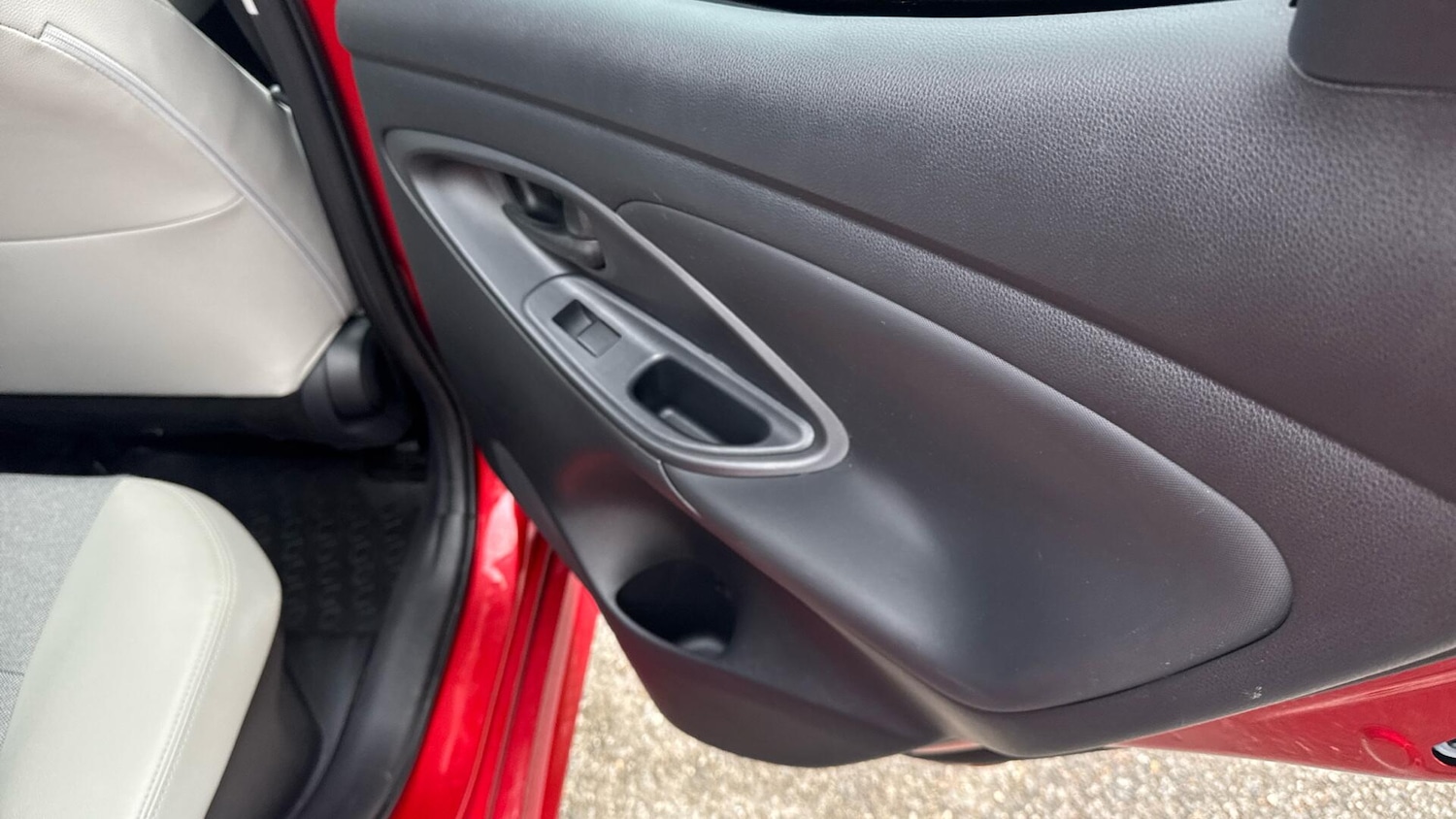 Used Toyota Yaris for sale - 77926245: Photo 32