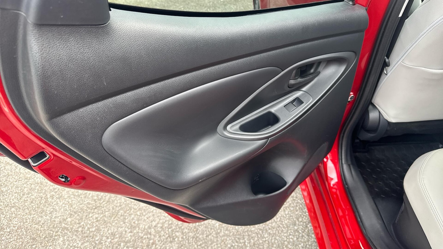 Used Toyota Yaris for sale - 77926245: Photo 33