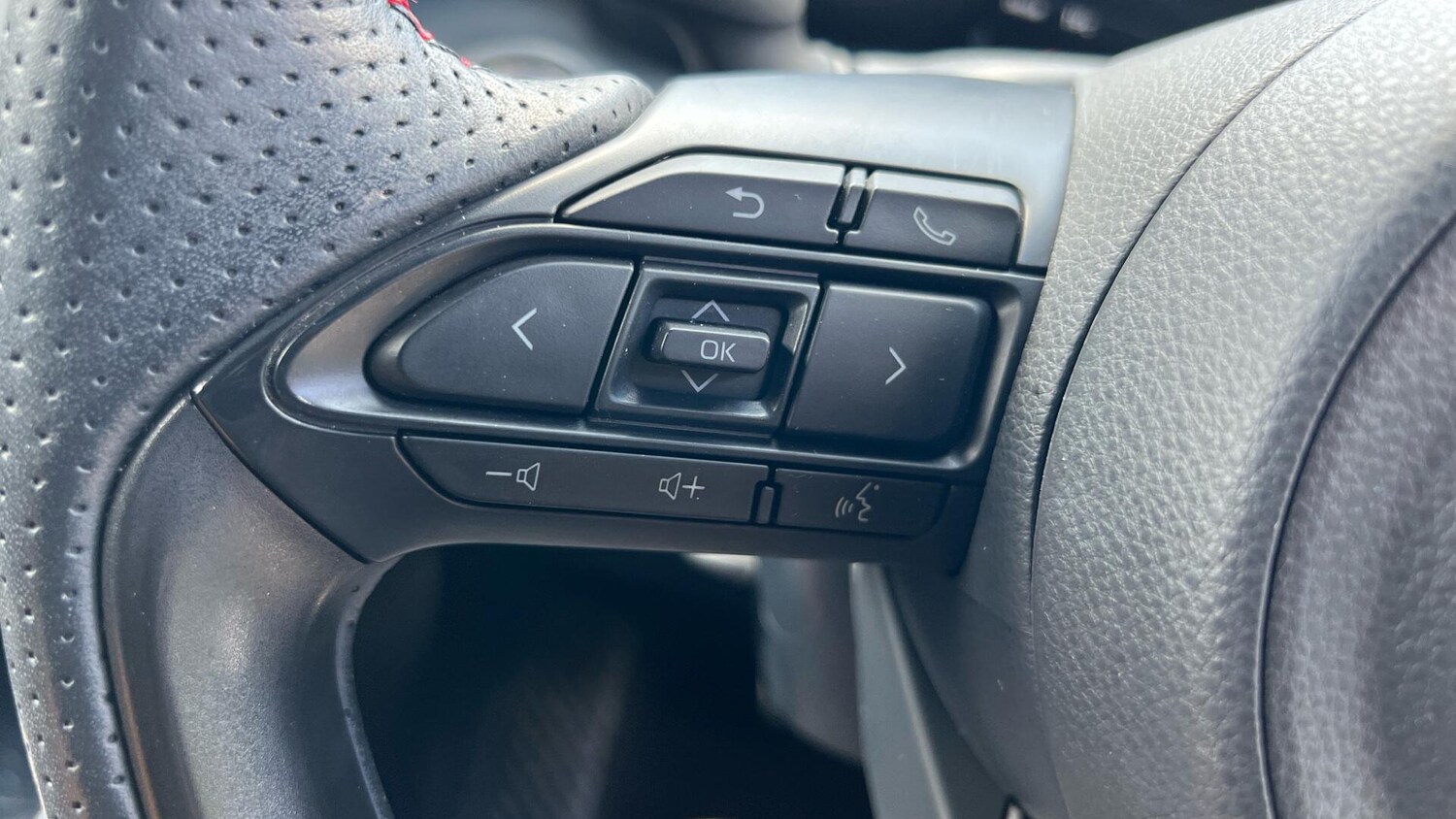 Used Toyota Yaris 2023 for sale - 77120180: Photo 38