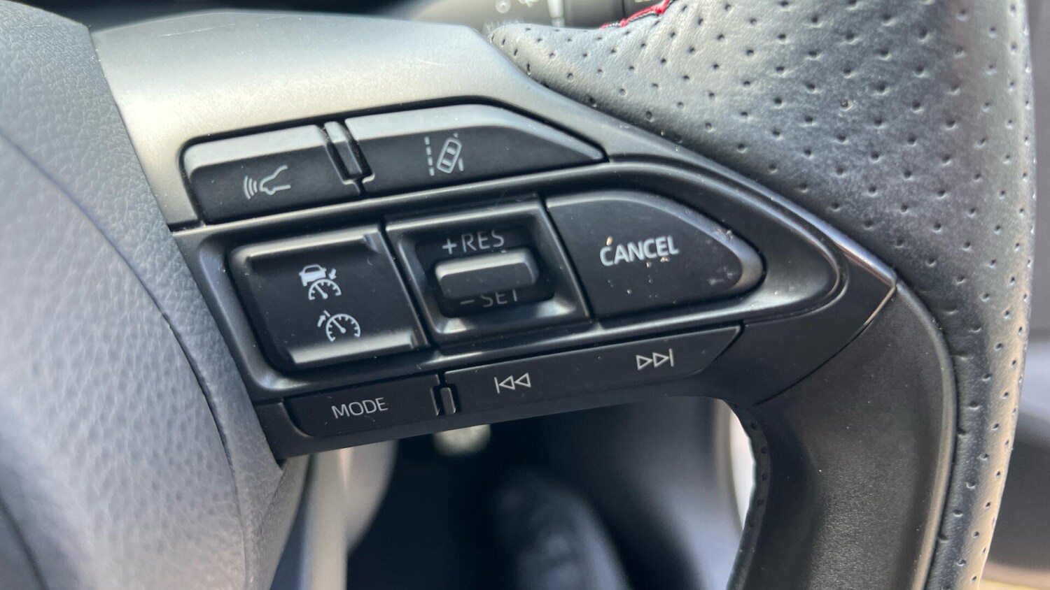 Used Toyota Yaris 2023 for sale - 77120180: Photo 39