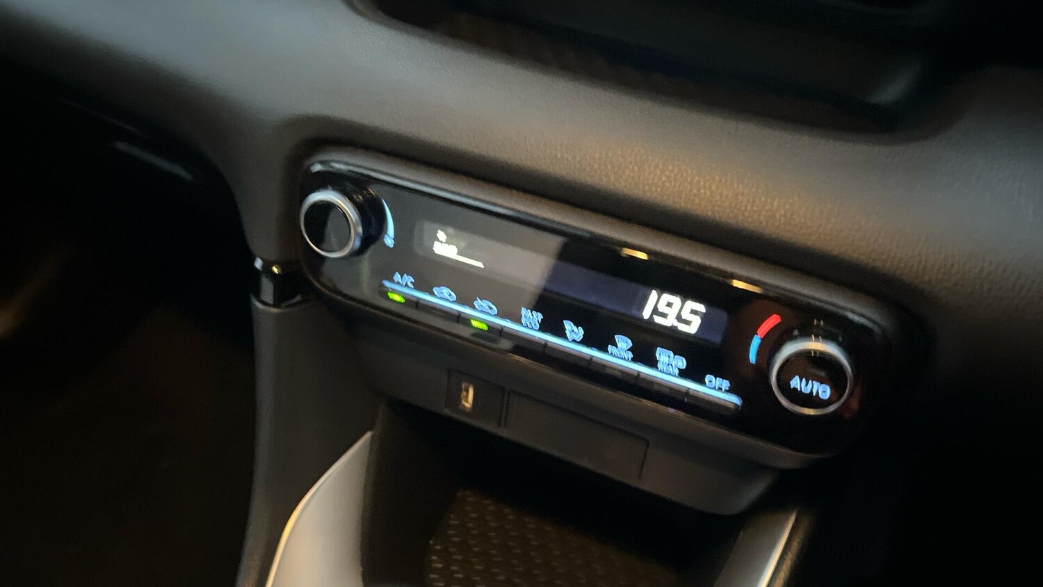 Used Toyota Yaris 2022 for sale - 77074800: Photo 37