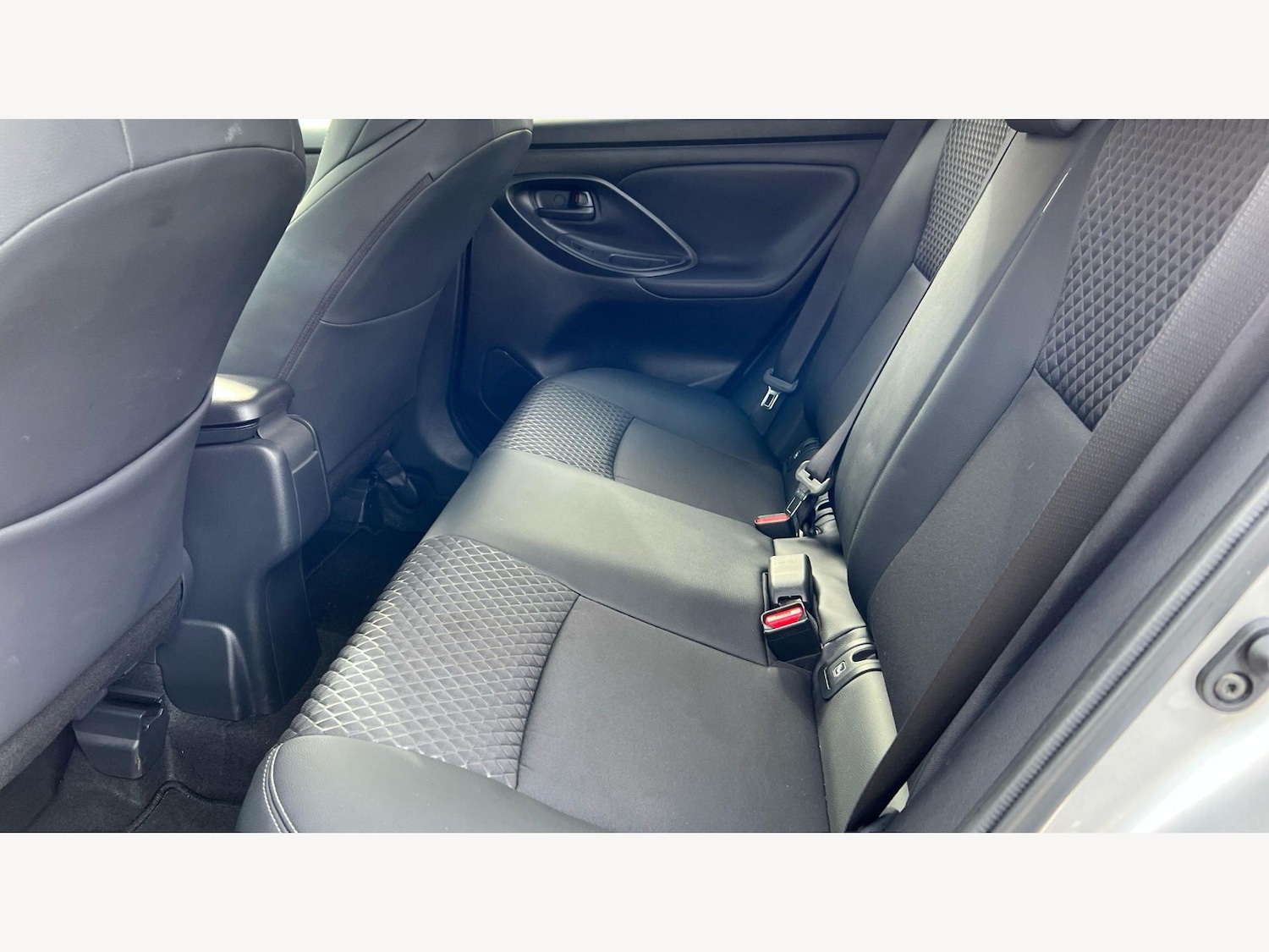 Used Toyota Yaris for sale - 77925505: Photo 15