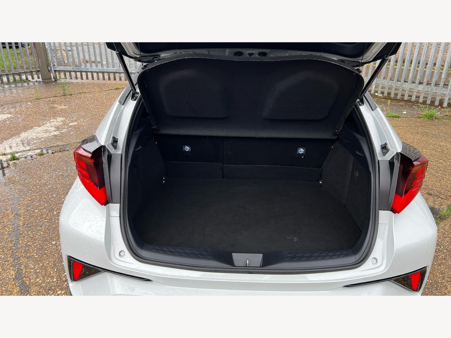 Used Toyota C-HR 2023 for sale - 76988459: Photo 16