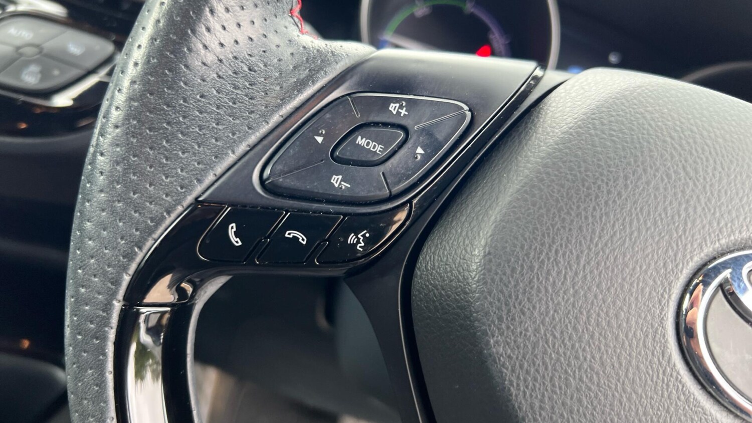 Used Toyota C-HR 2023 for sale - 76988459: Photo 40