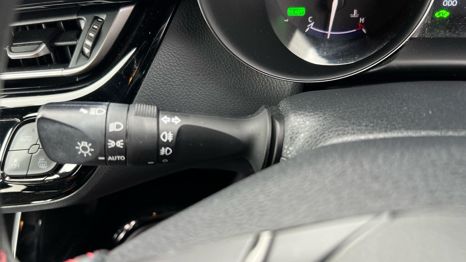 Used Toyota C-HR 2023 for sale - 76988459: Photo 43