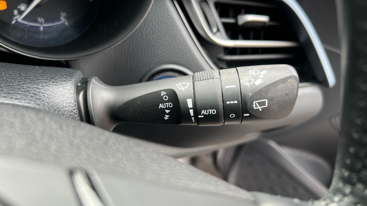 Used Toyota C-HR 2020 for sale - 77925797: Photo 41