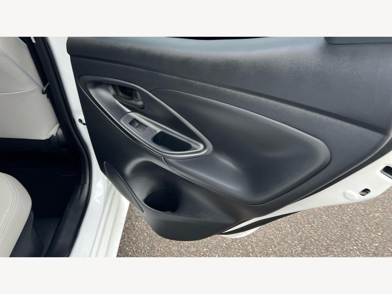 Used Toyota Yaris 2024 for sale - 77074163: Photo 32