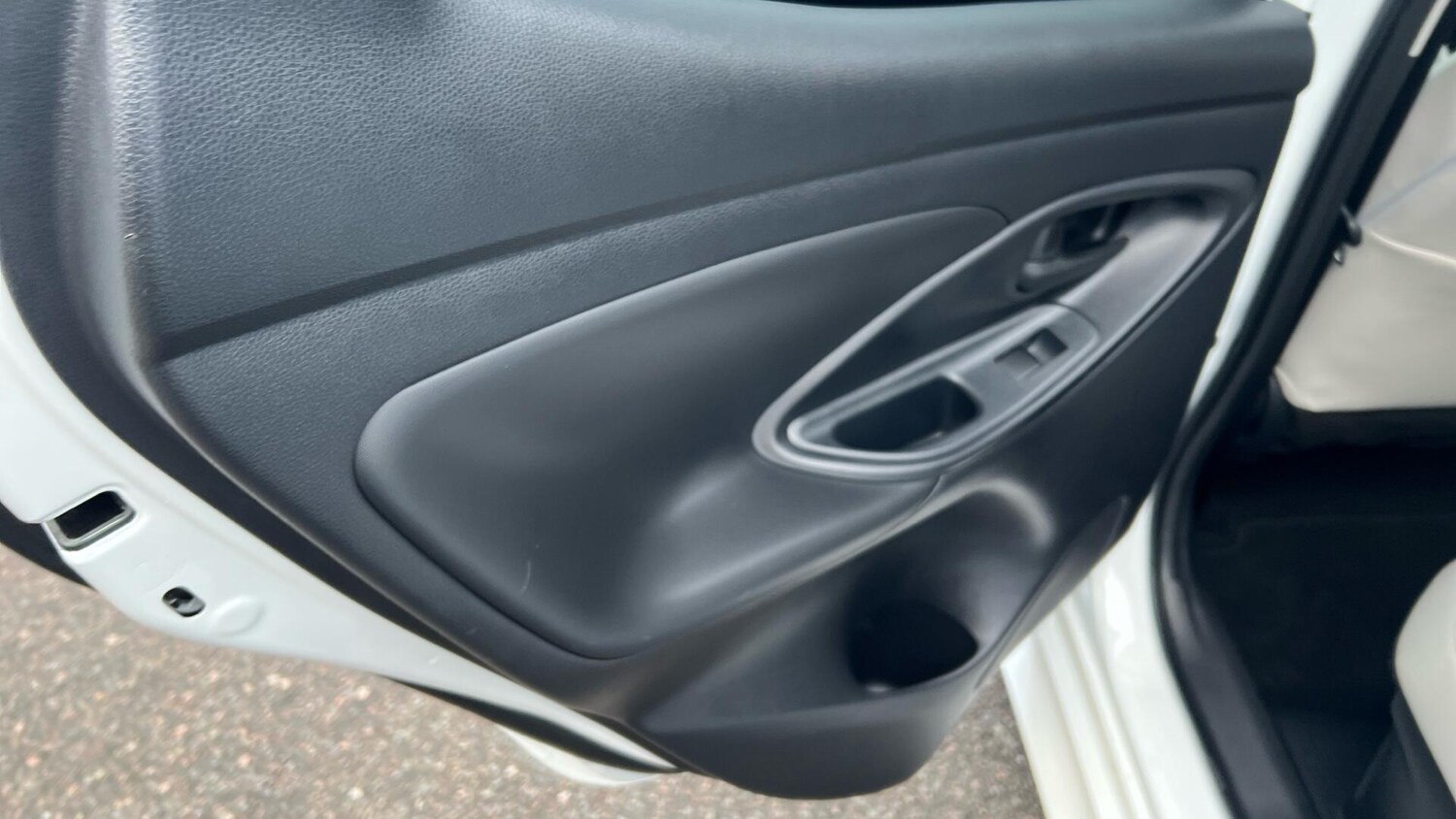 Used Toyota Yaris 2024 for sale - 77074163: Photo 33