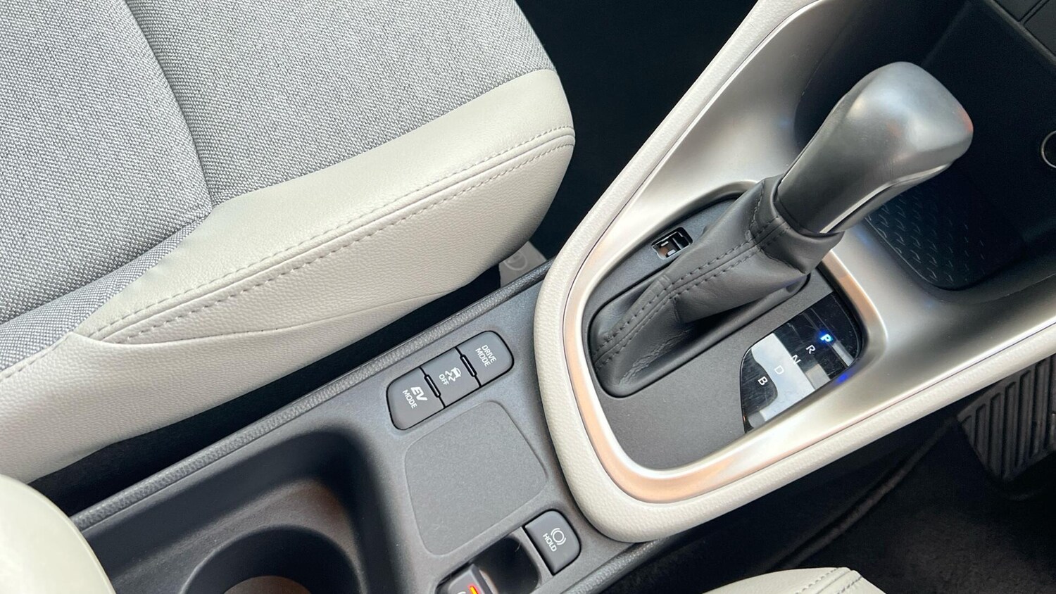 Used Toyota Yaris 2024 for sale - 77074163: Photo 39