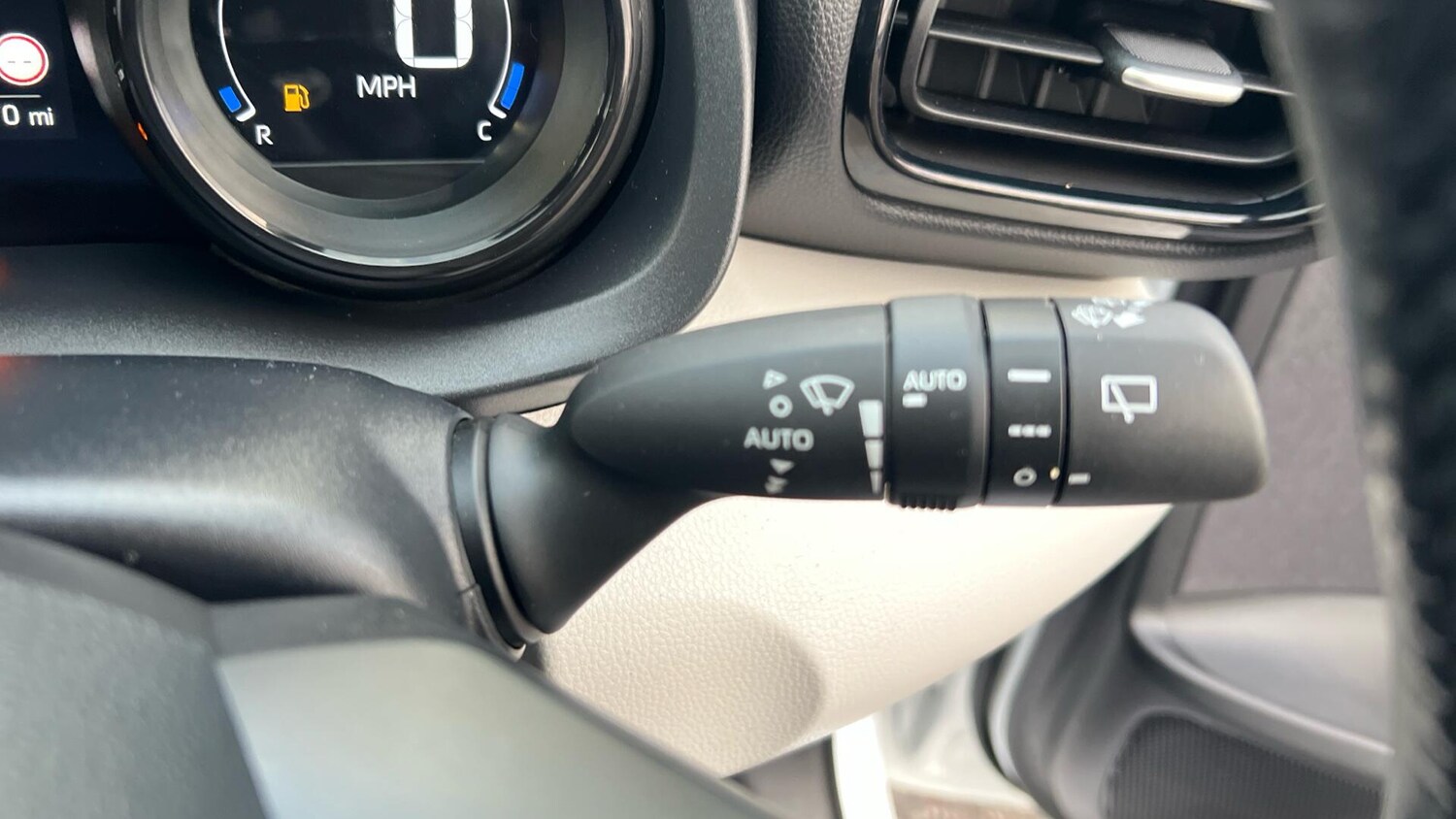 Used Toyota Yaris 2024 for sale - 77074163: Photo 43