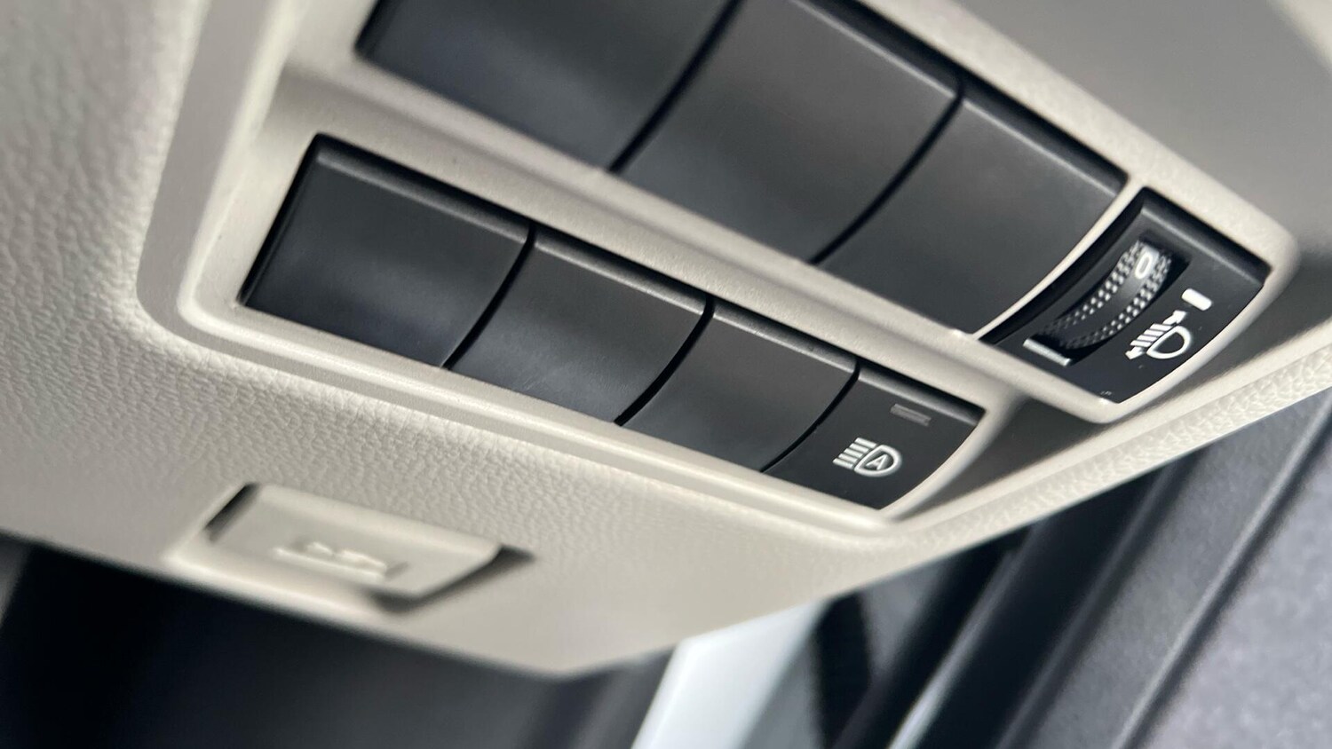 Used Toyota Yaris 2024 for sale - 77074163: Photo 44