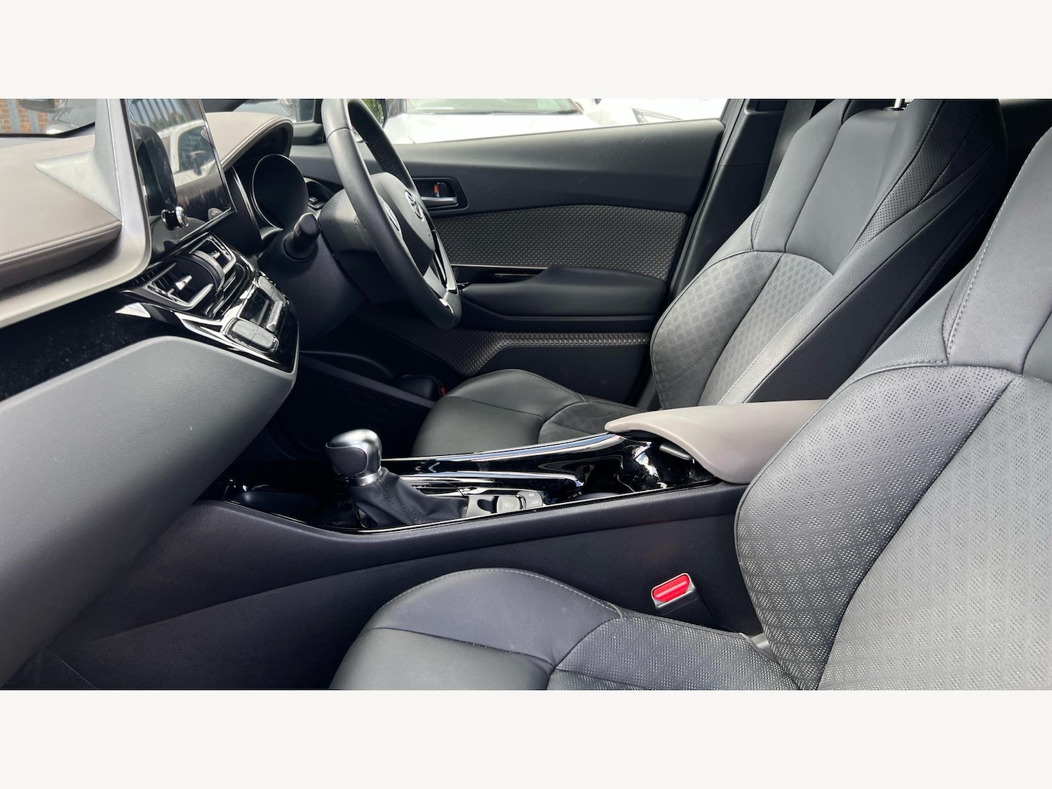 Used Toyota C-HR 2023 for sale - 76801009: Photo 12