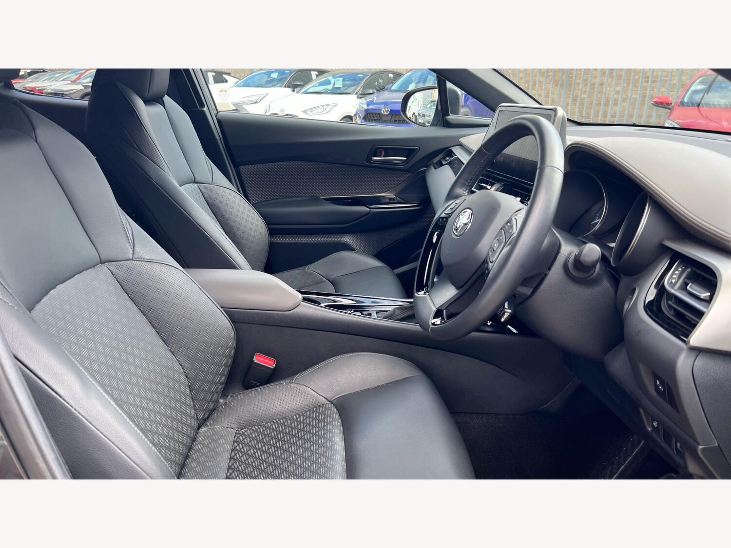 Used Toyota C-HR 2023 for sale - 76801009: Photo 13