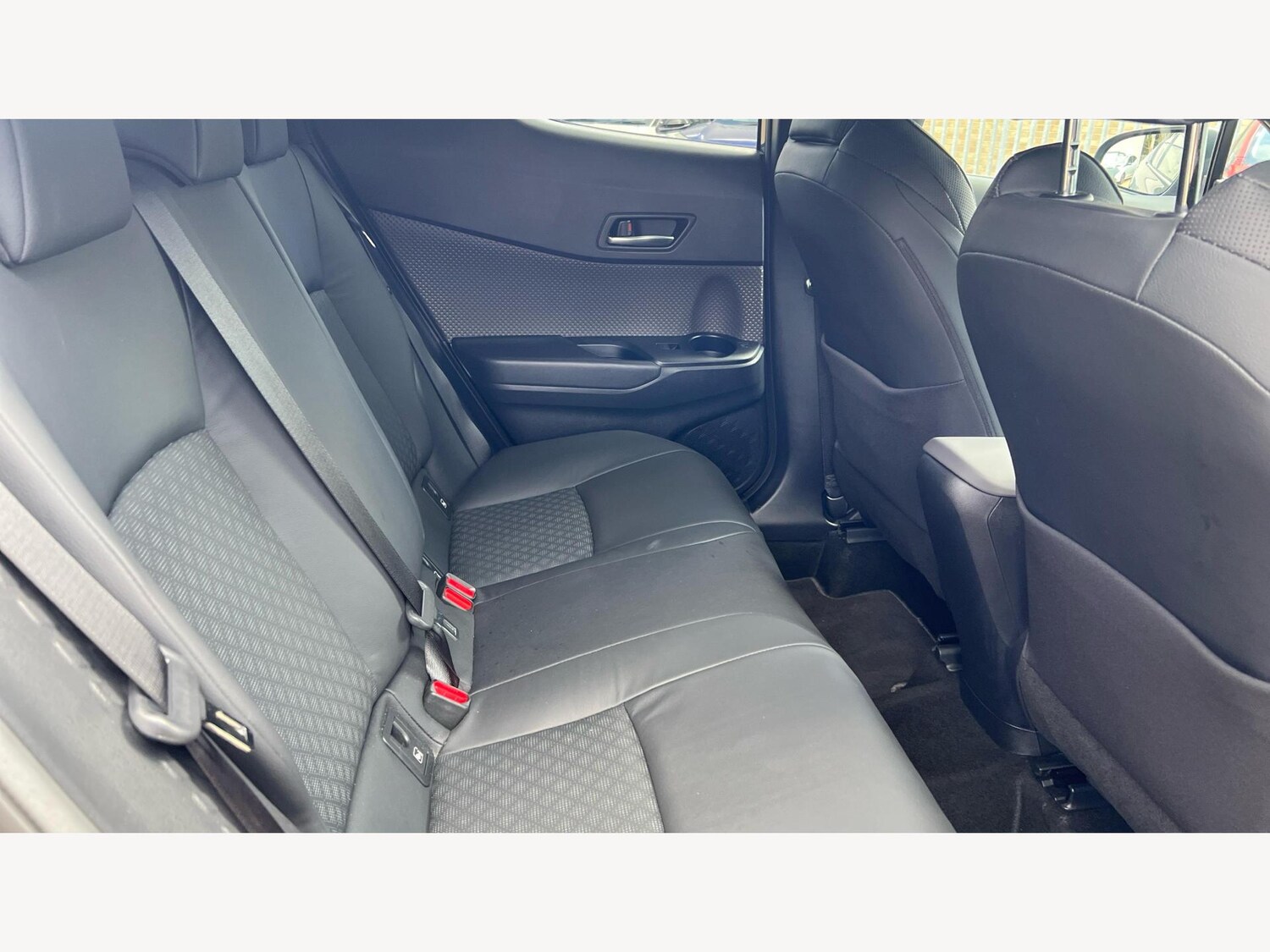 Used Toyota C-HR 2023 for sale - 76801009: Photo 14