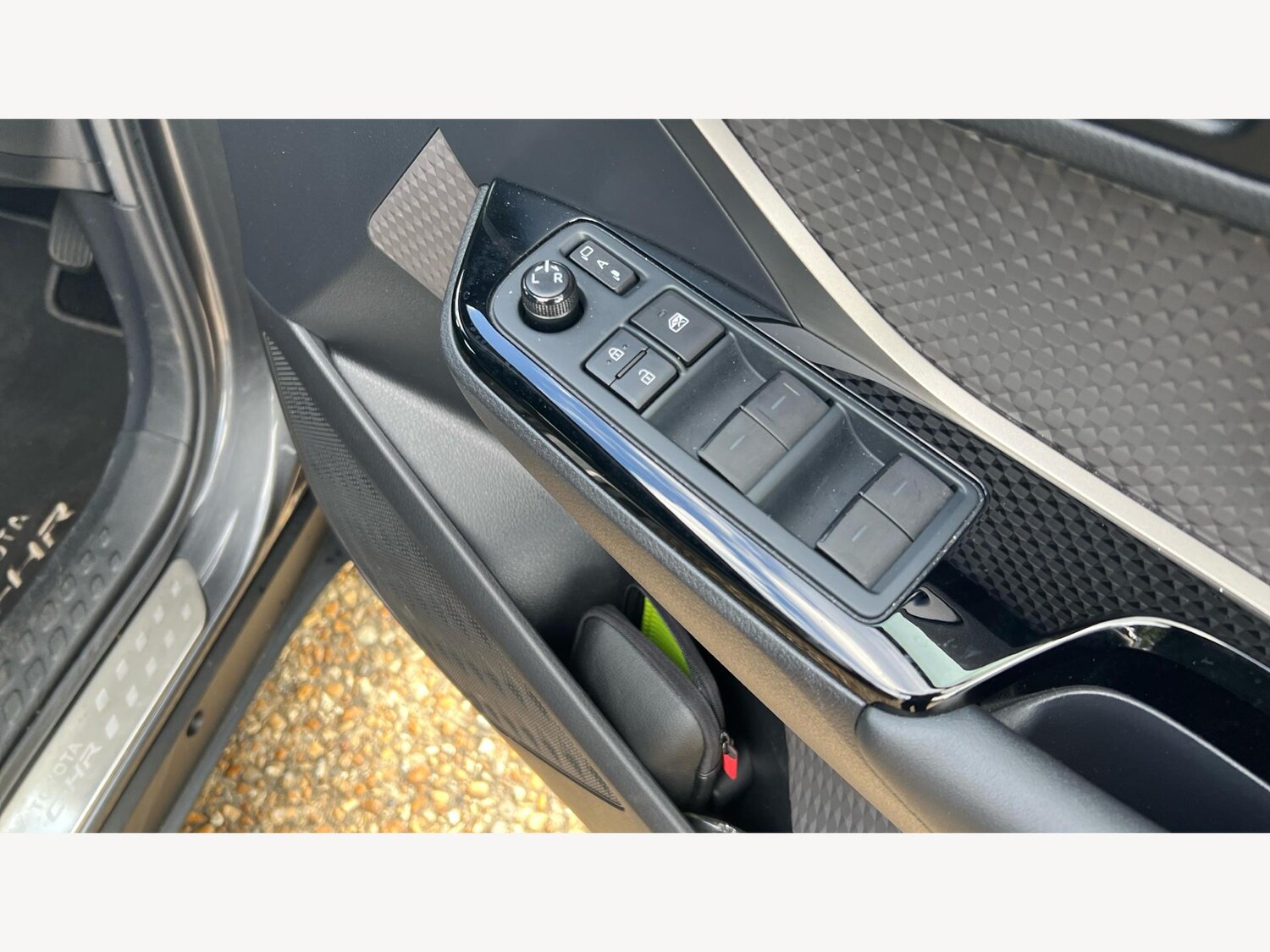 Used Toyota C-HR 2023 for sale - 76801009: Photo 30