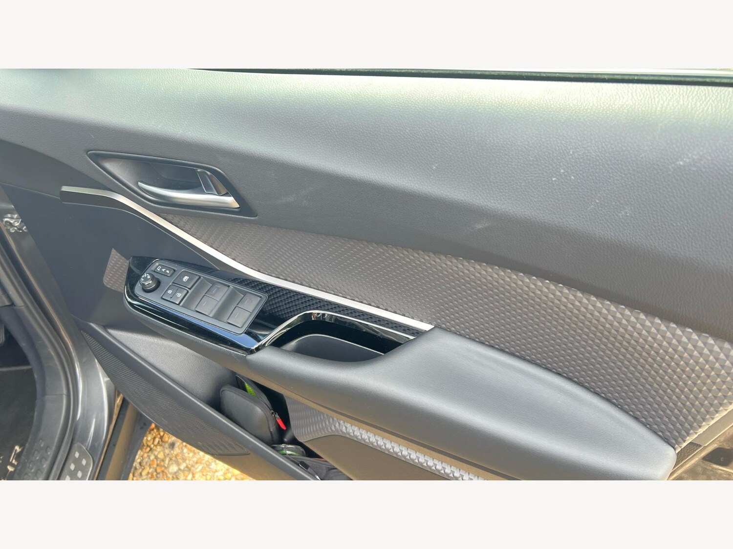 Used Toyota C-HR 2023 for sale - 76801009: Photo 31