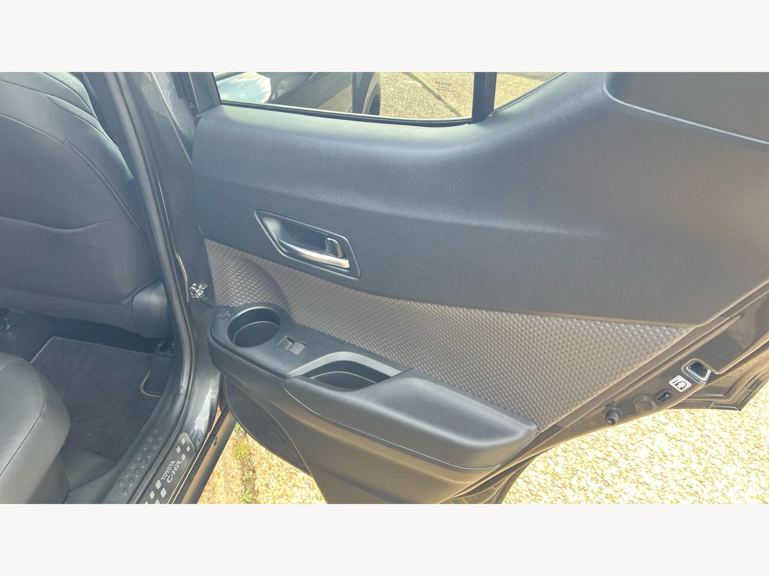 Used Toyota C-HR 2023 for sale - 76801009: Photo 32