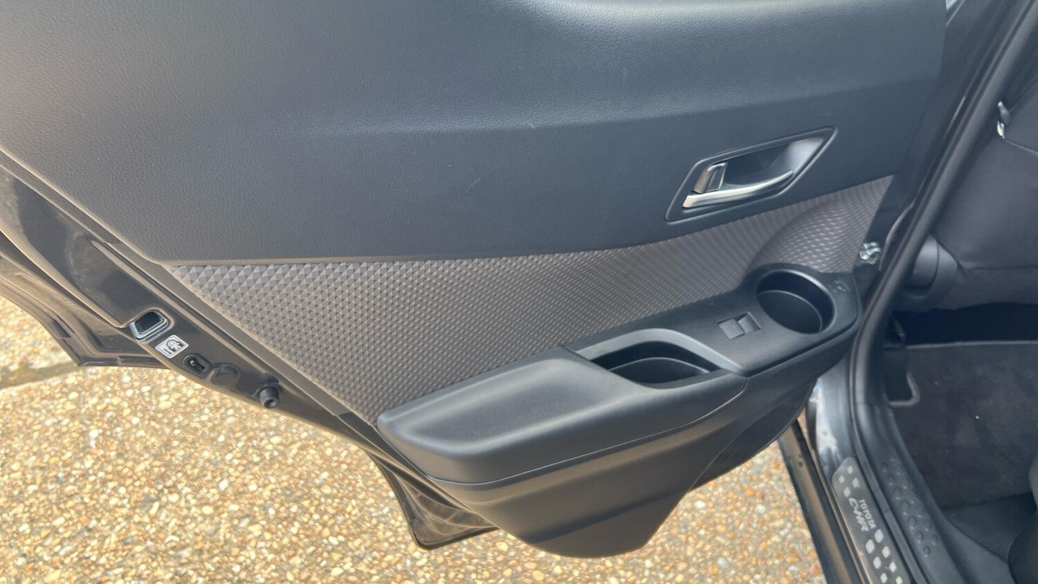 Used Toyota C-HR 2023 for sale - 76801009: Photo 33