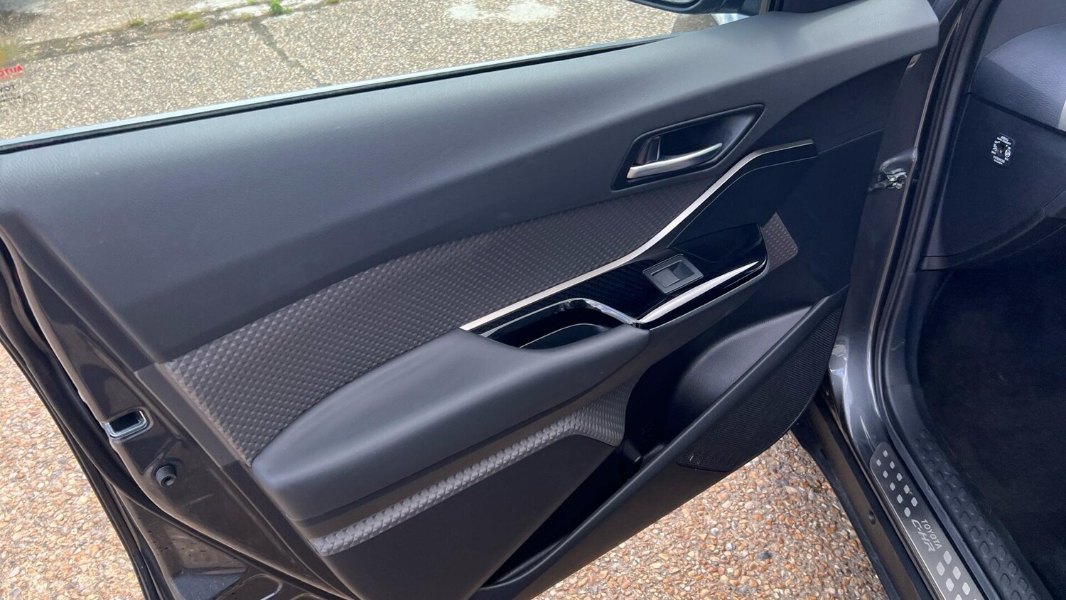 Used Toyota C-HR 2023 for sale - 76801009: Photo 34