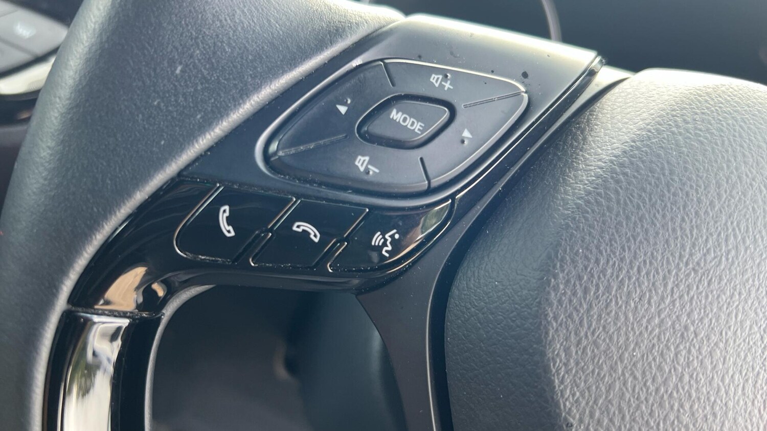 Used Toyota C-HR 2023 for sale - 76801009: Photo 40