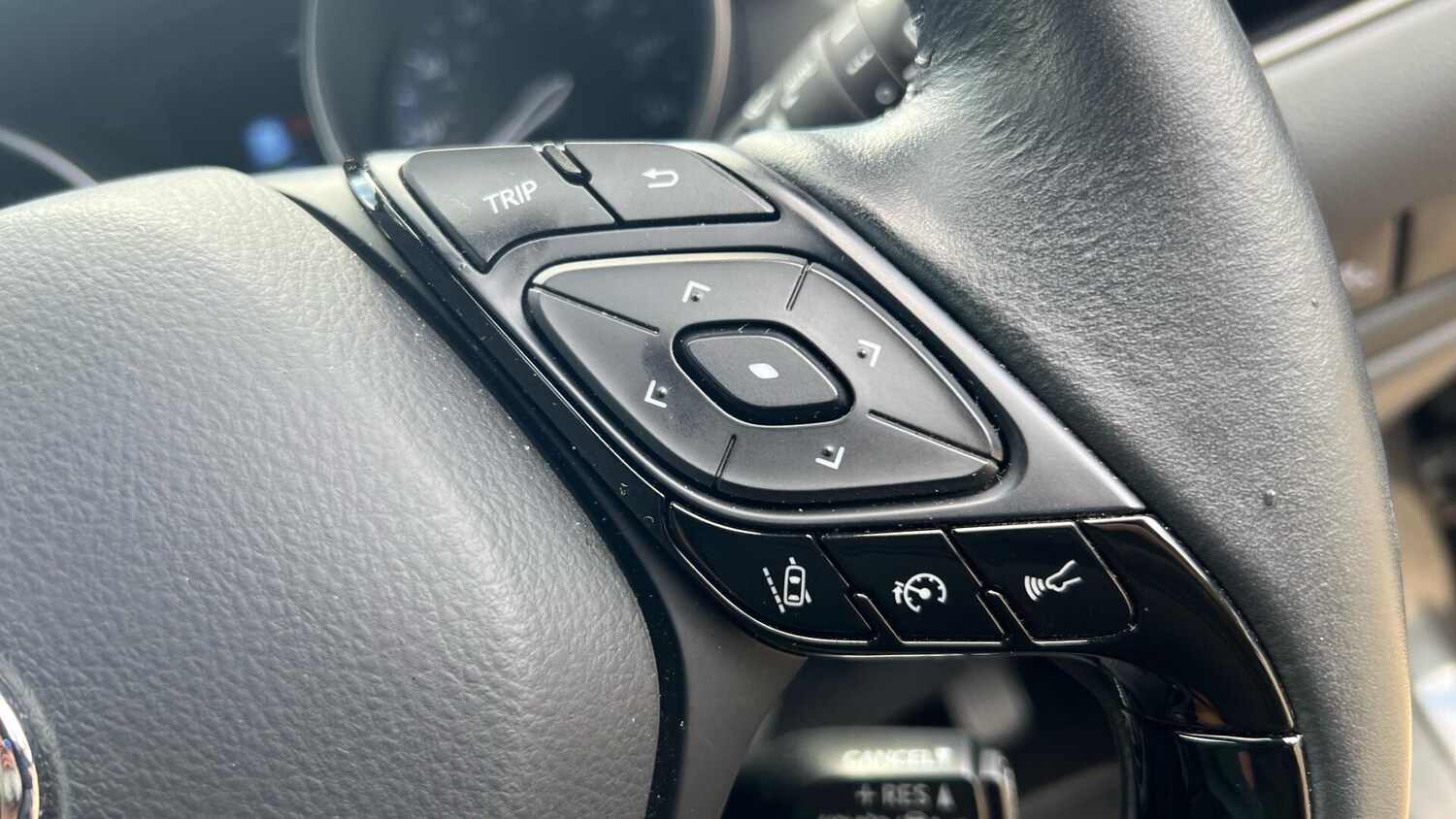 Used Toyota C-HR 2023 for sale - 76801009: Photo 41