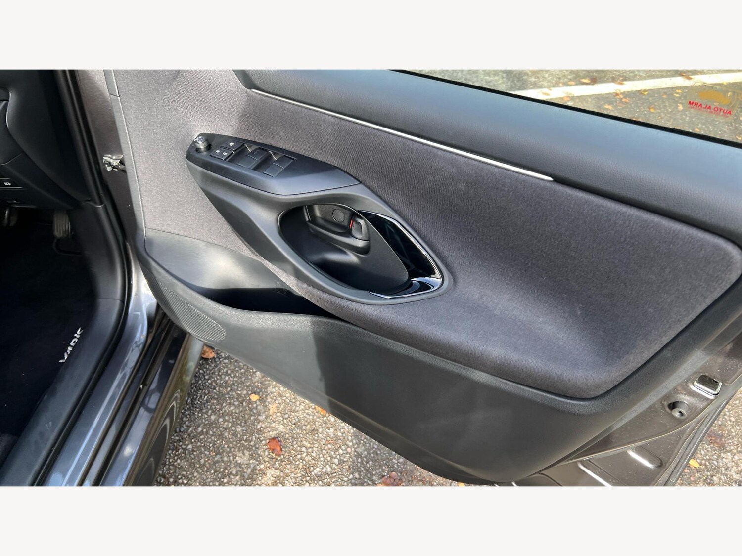 Used Toyota Yaris 2024 for sale - 76456916: Photo 31