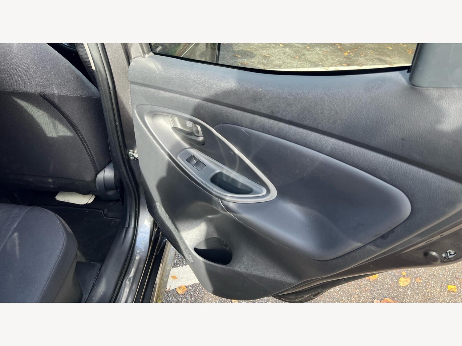 Used Toyota Yaris 2024 for sale - 76456916: Photo 32