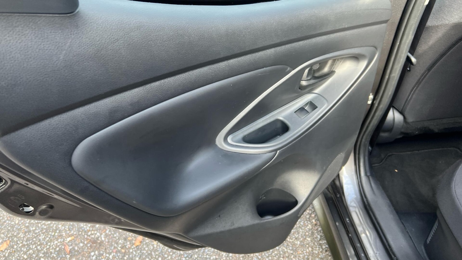 Used Toyota Yaris 2024 for sale - 76456916: Photo 33