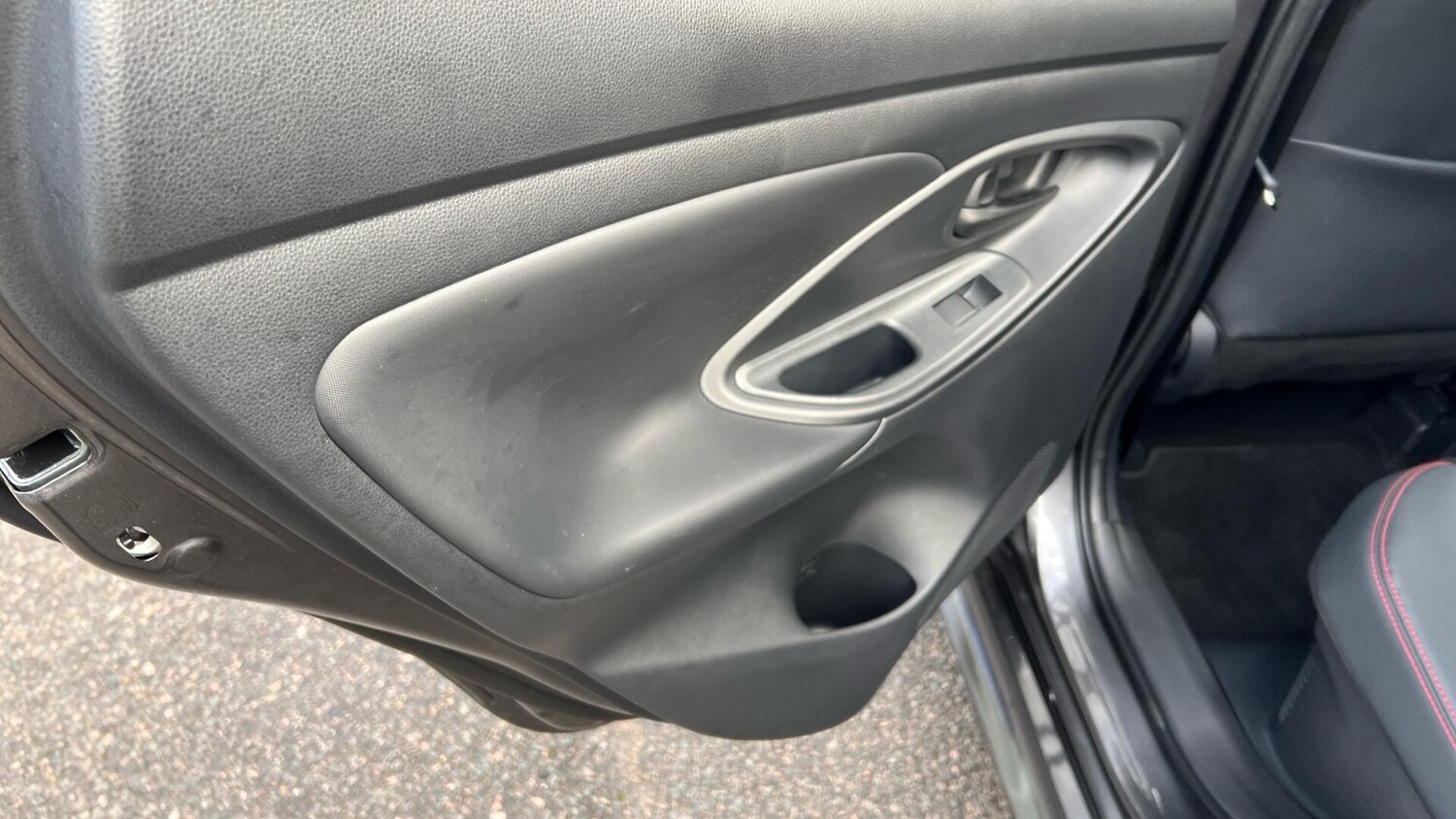 Used Toyota Yaris 2024 for sale - 77523782: Photo 32