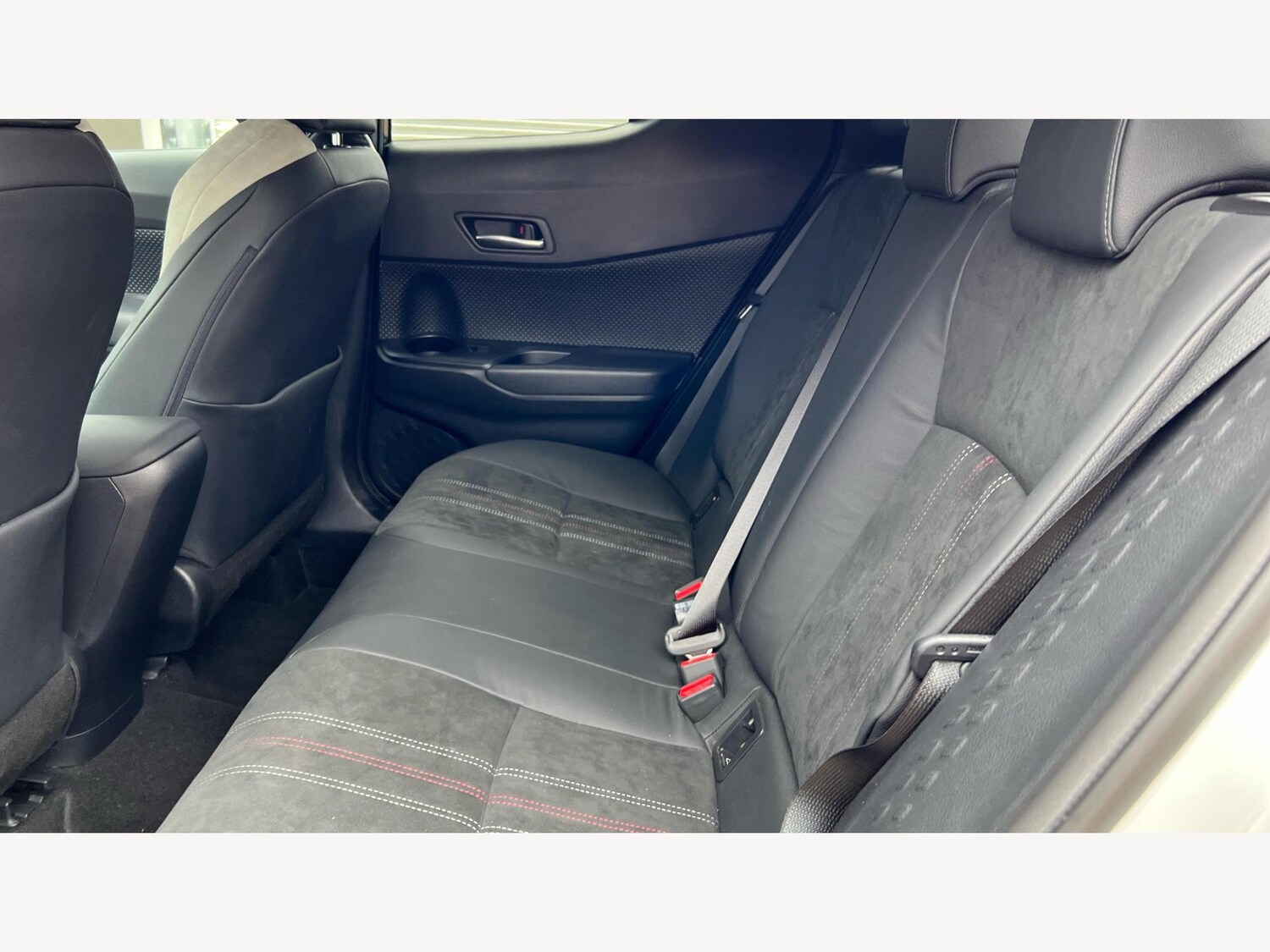 Used Toyota C-HR 2023 for sale - 76260218: Photo 15