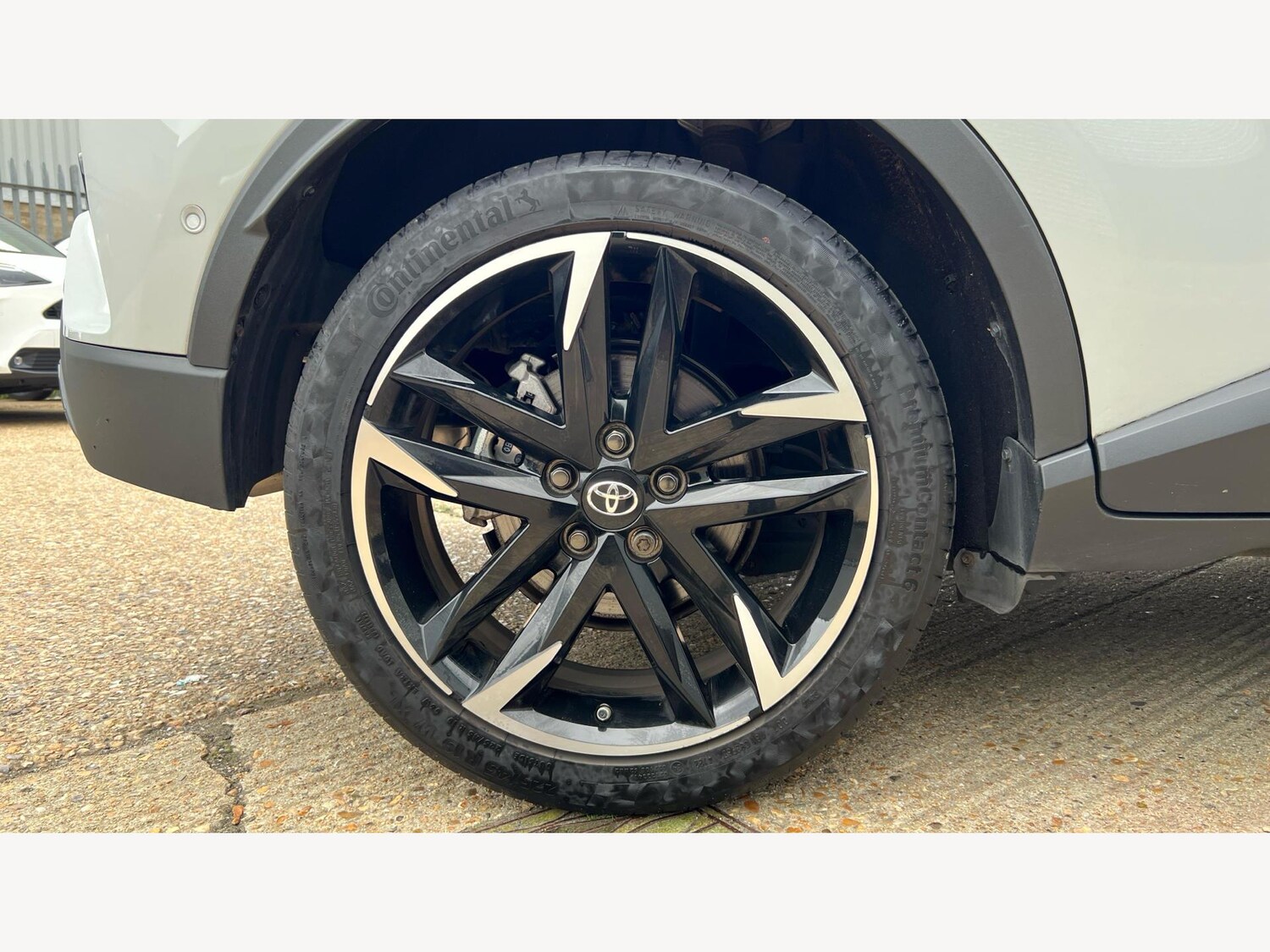 Used Toyota C-HR 2023 for sale - 76260218: Photo 20