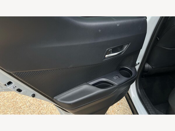 Used Toyota C-HR 2023 for sale - 76260218: Photo 34
