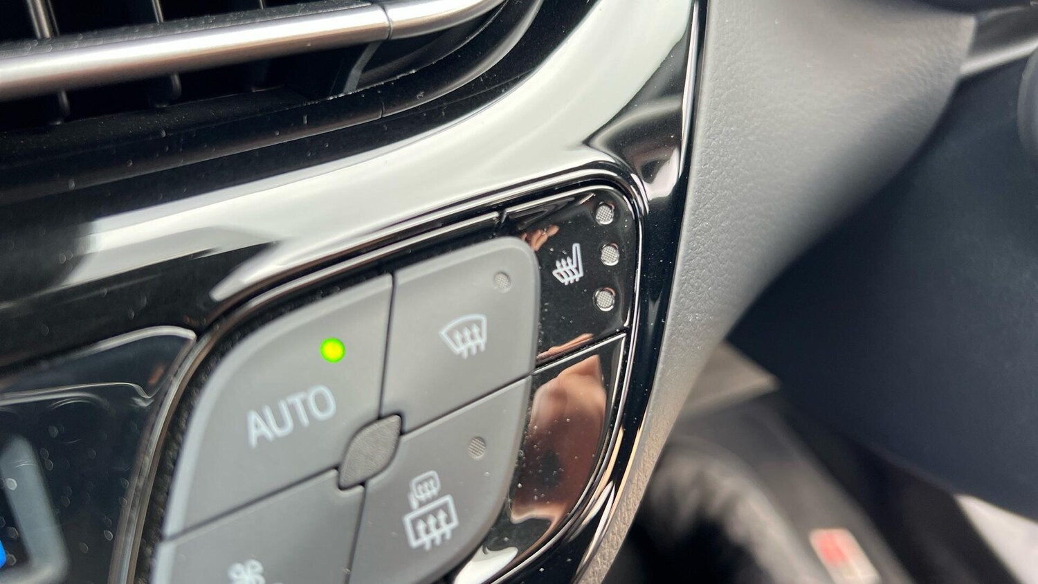 Used Toyota C-HR 2023 for sale - 76260218: Photo 40