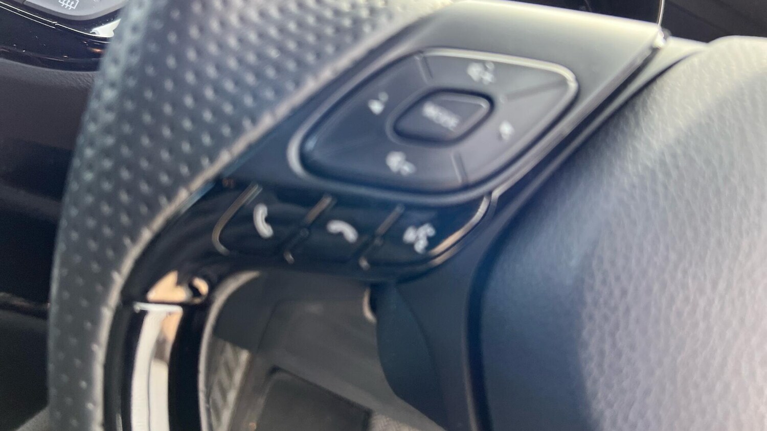 Used Toyota C-HR 2023 for sale - 76260218: Photo 42