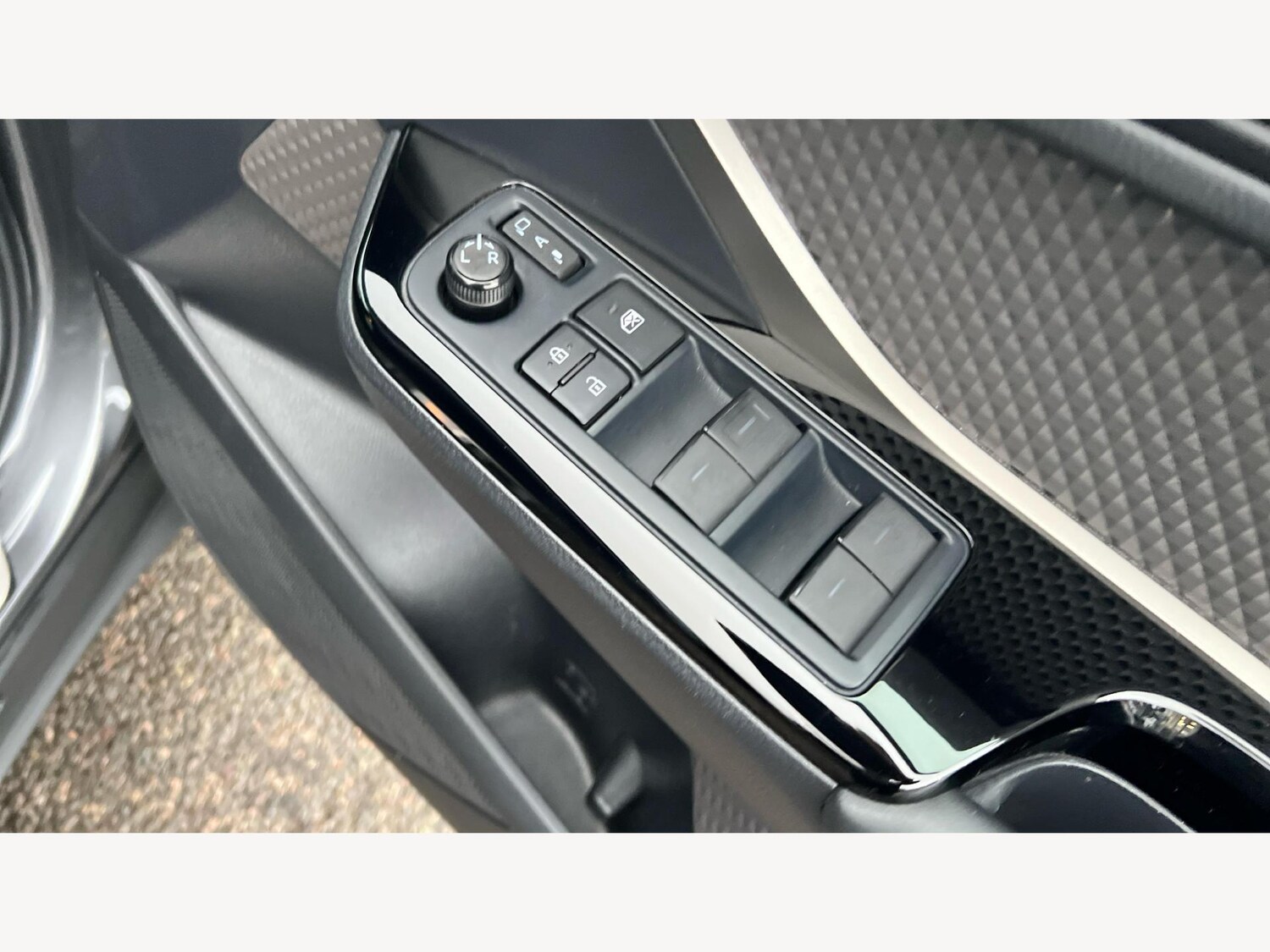 Used Toyota C-HR 2023 for sale - 77524665: Photo 30