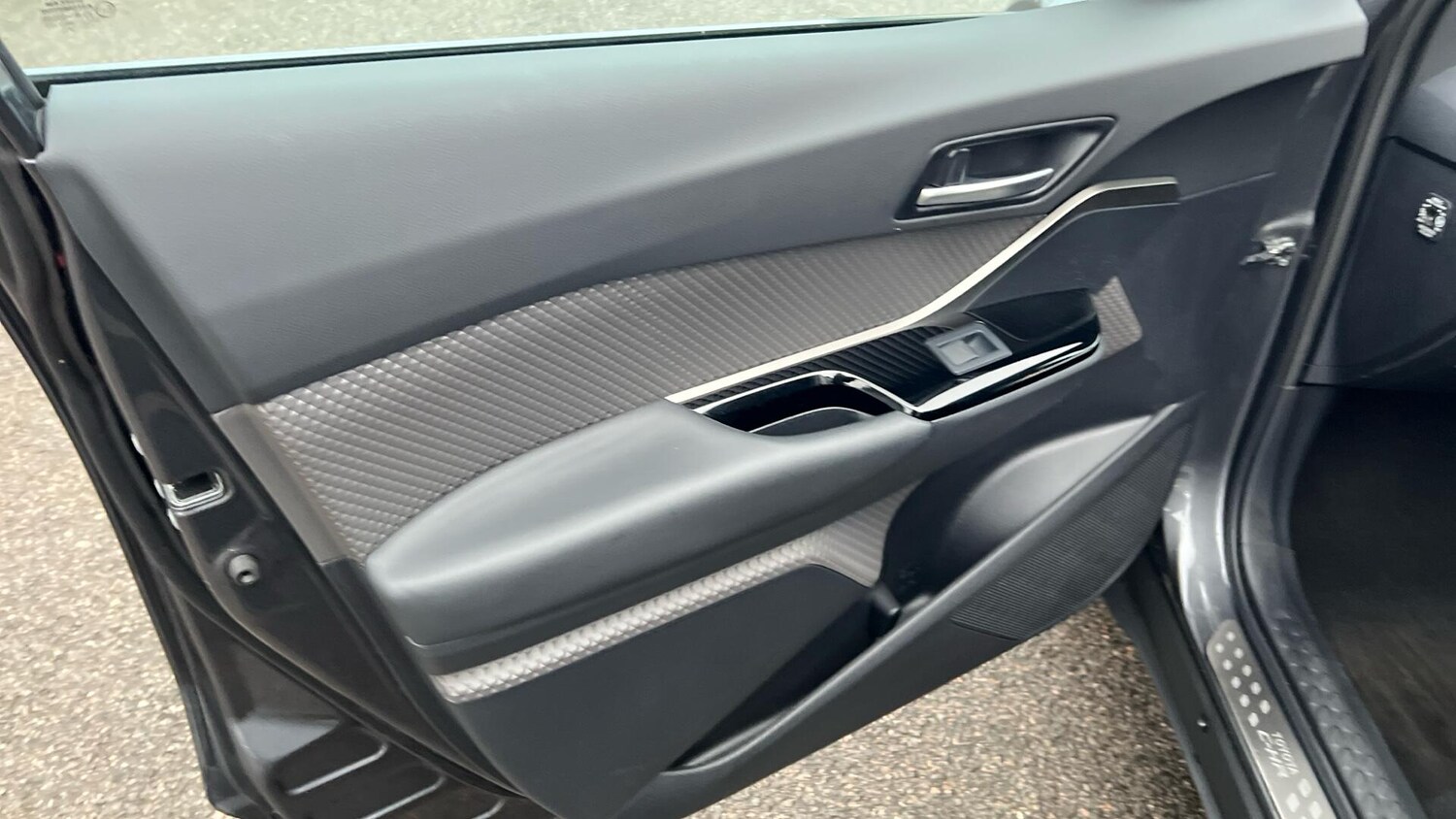 Used Toyota C-HR 2023 for sale - 77524665: Photo 34