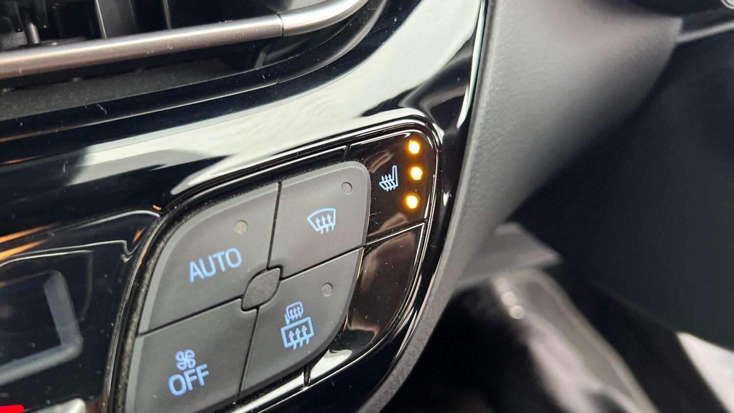 Used Toyota C-HR 2023 for sale - 77524665: Photo 45