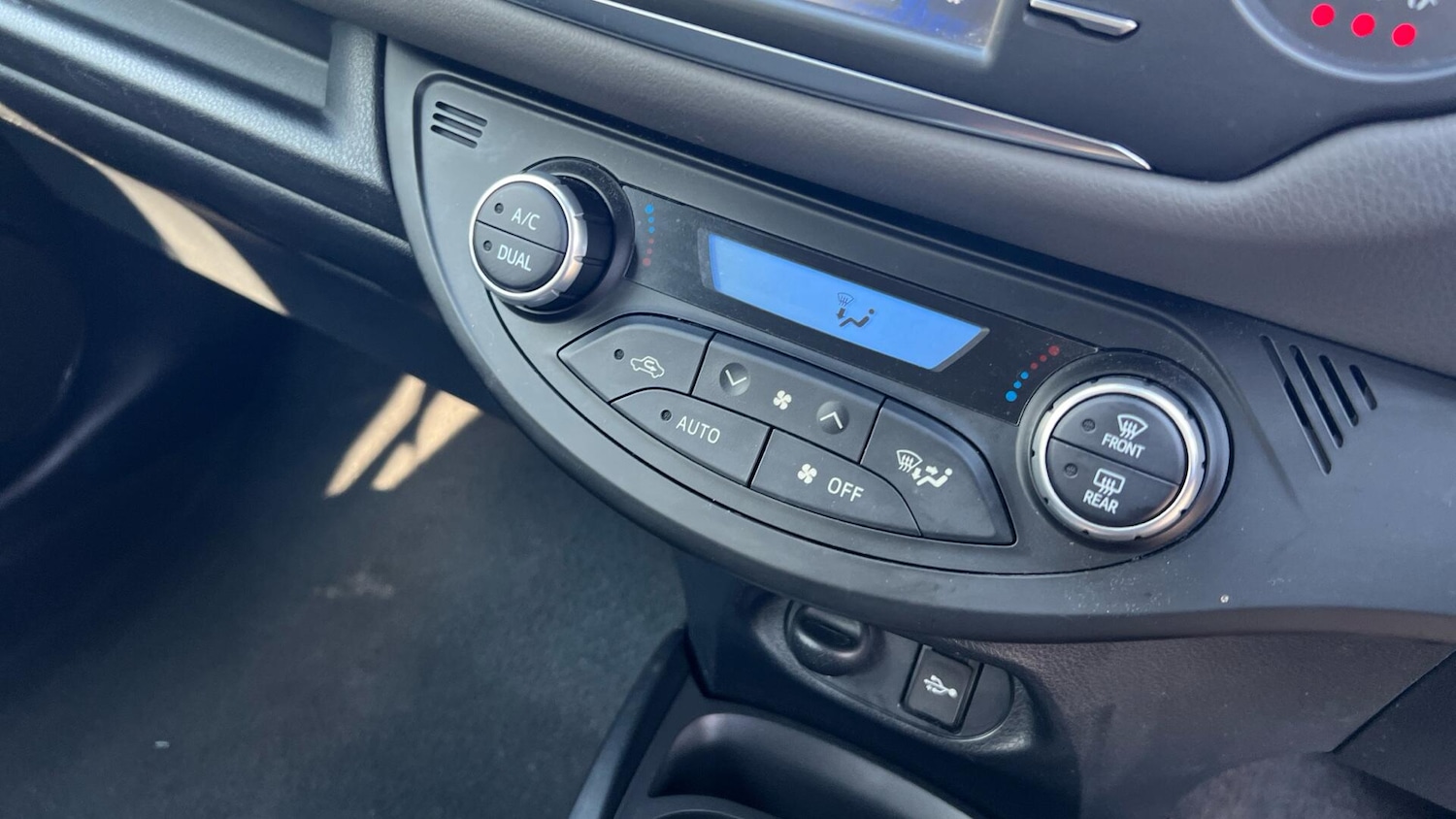 Used Toyota Yaris 2018 for sale - 77977894: Photo 37