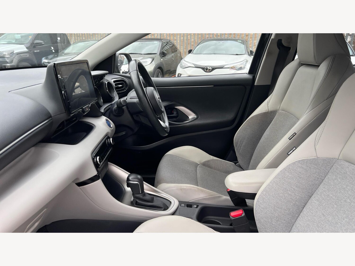 Used Toyota Yaris 2022 for sale - 76976781: Photo 12