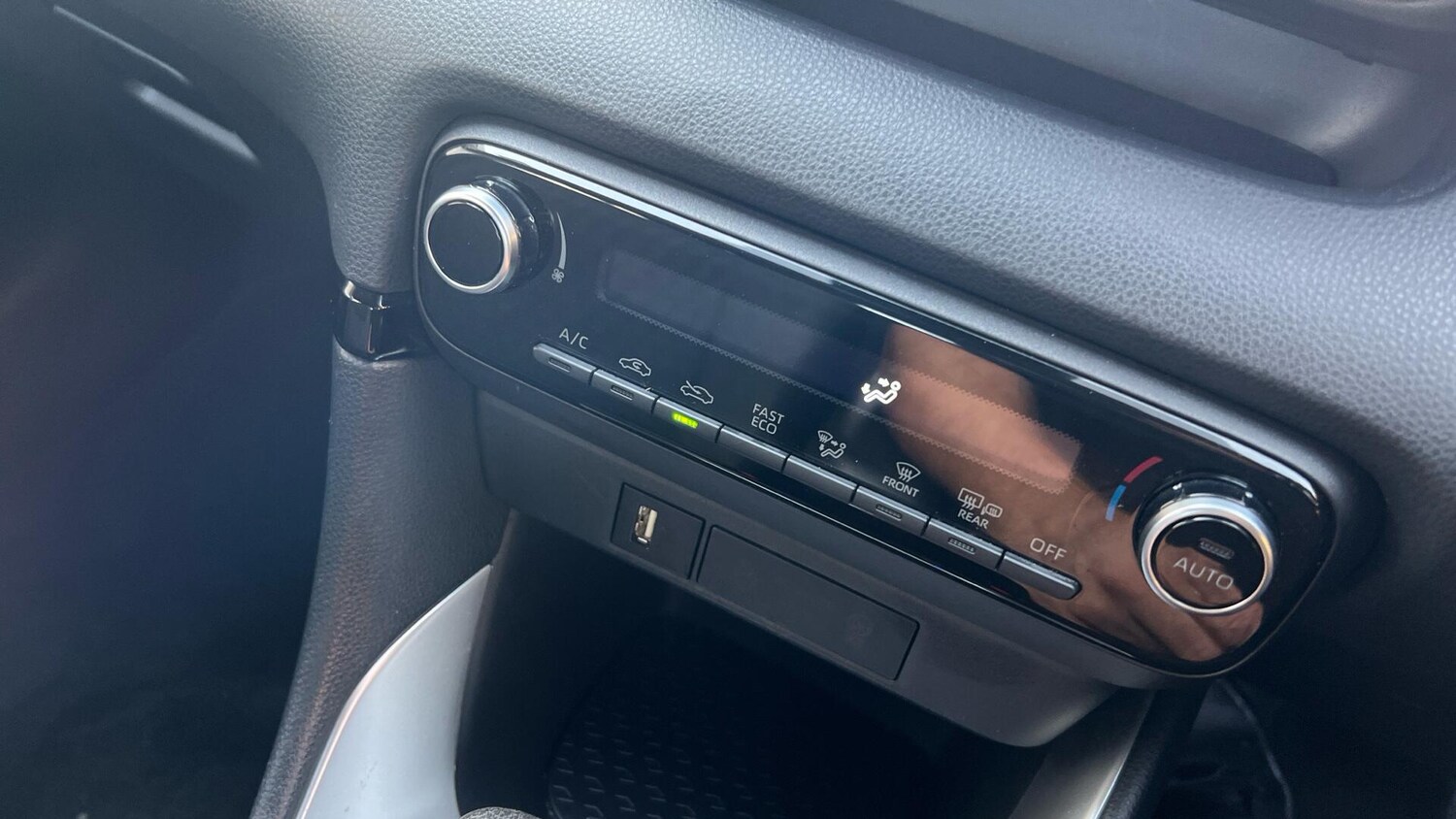 Used Toyota Yaris 2022 for sale - 77074643: Photo 37