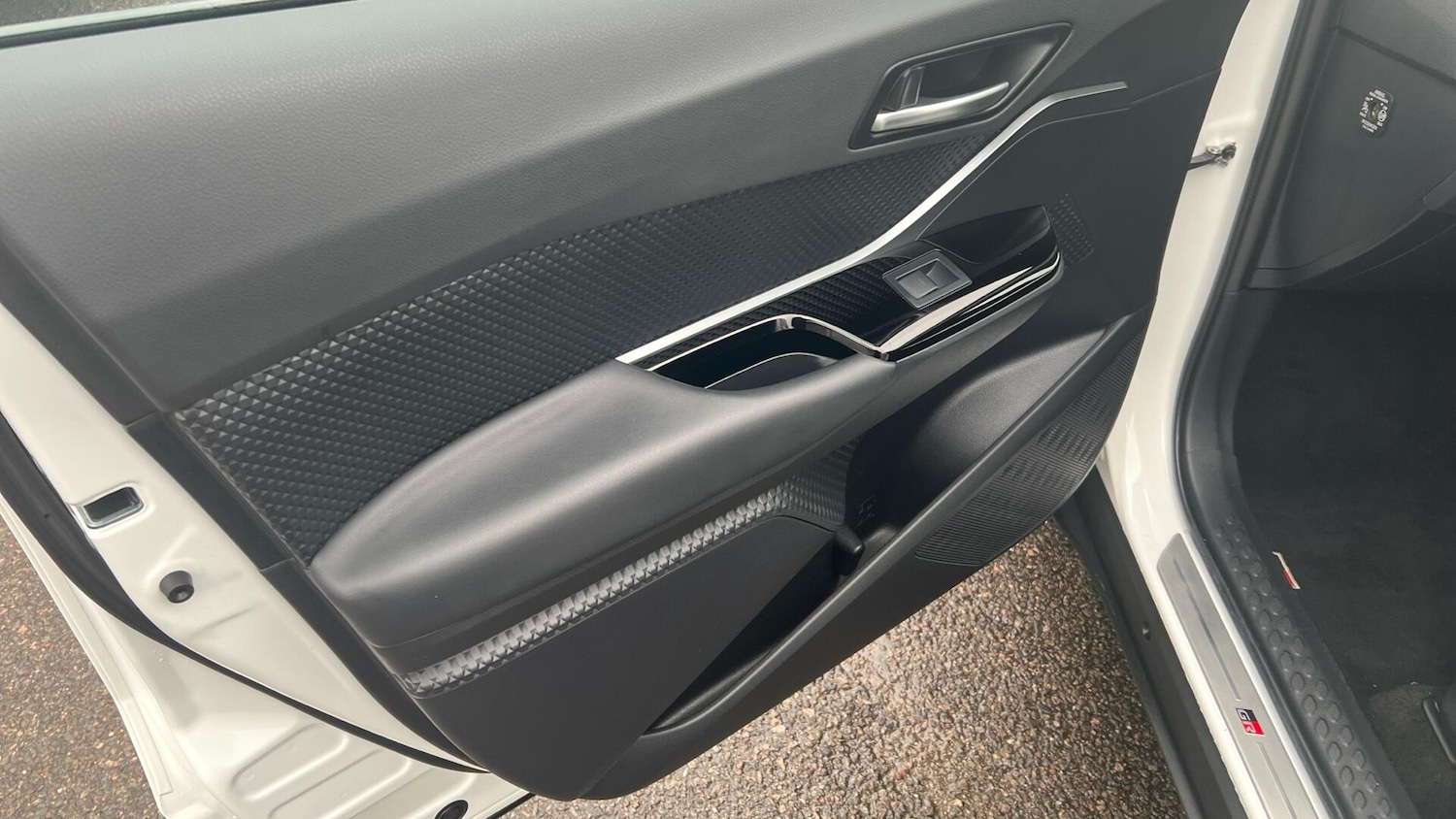 Used Toyota C-HR 2023 for sale - 77439899: Photo 36