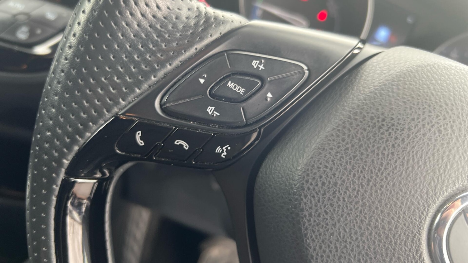 Used Toyota C-HR 2023 for sale - 77439899: Photo 41