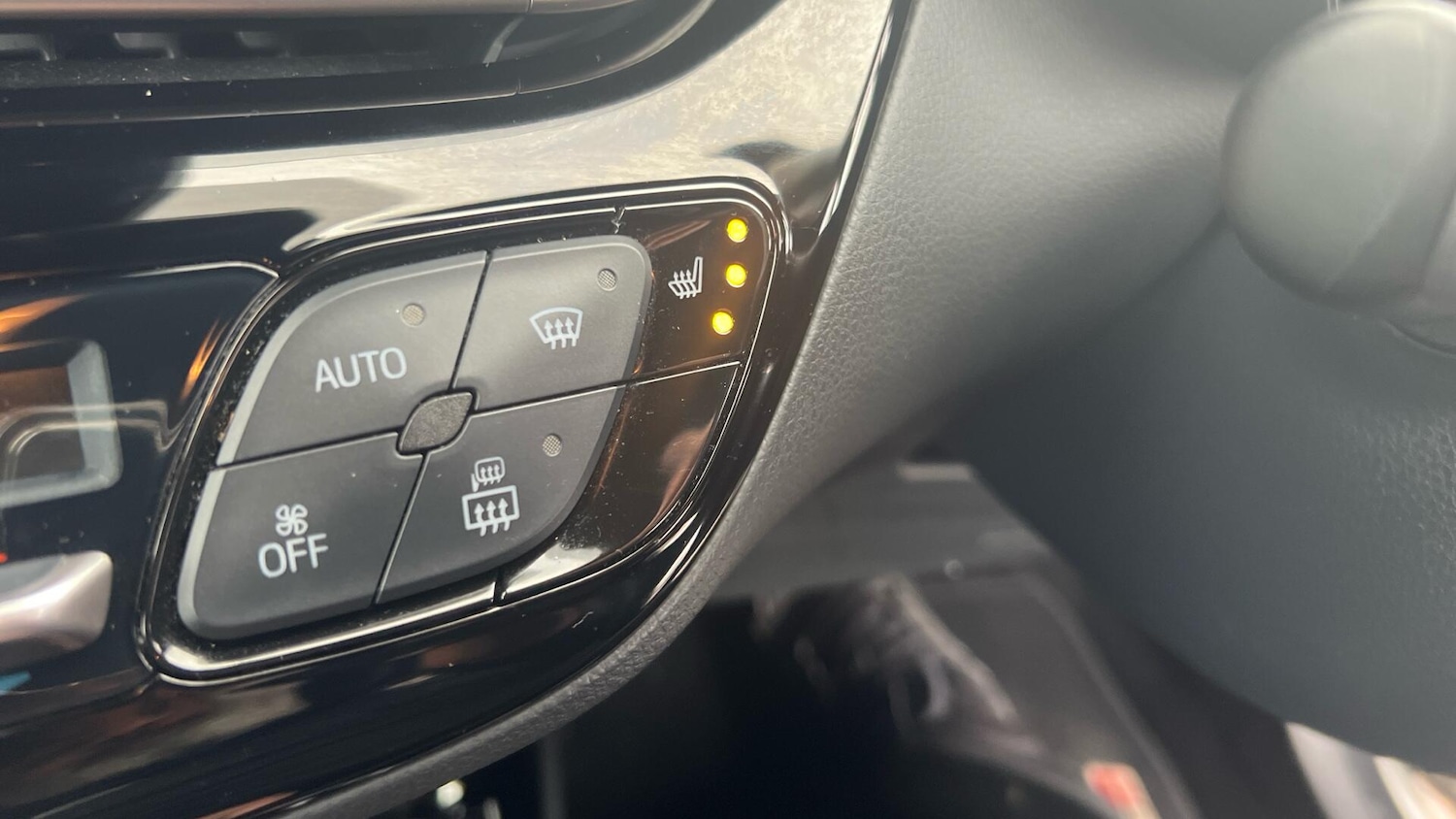 Used Toyota C-HR 2023 for sale - 77439899: Photo 46