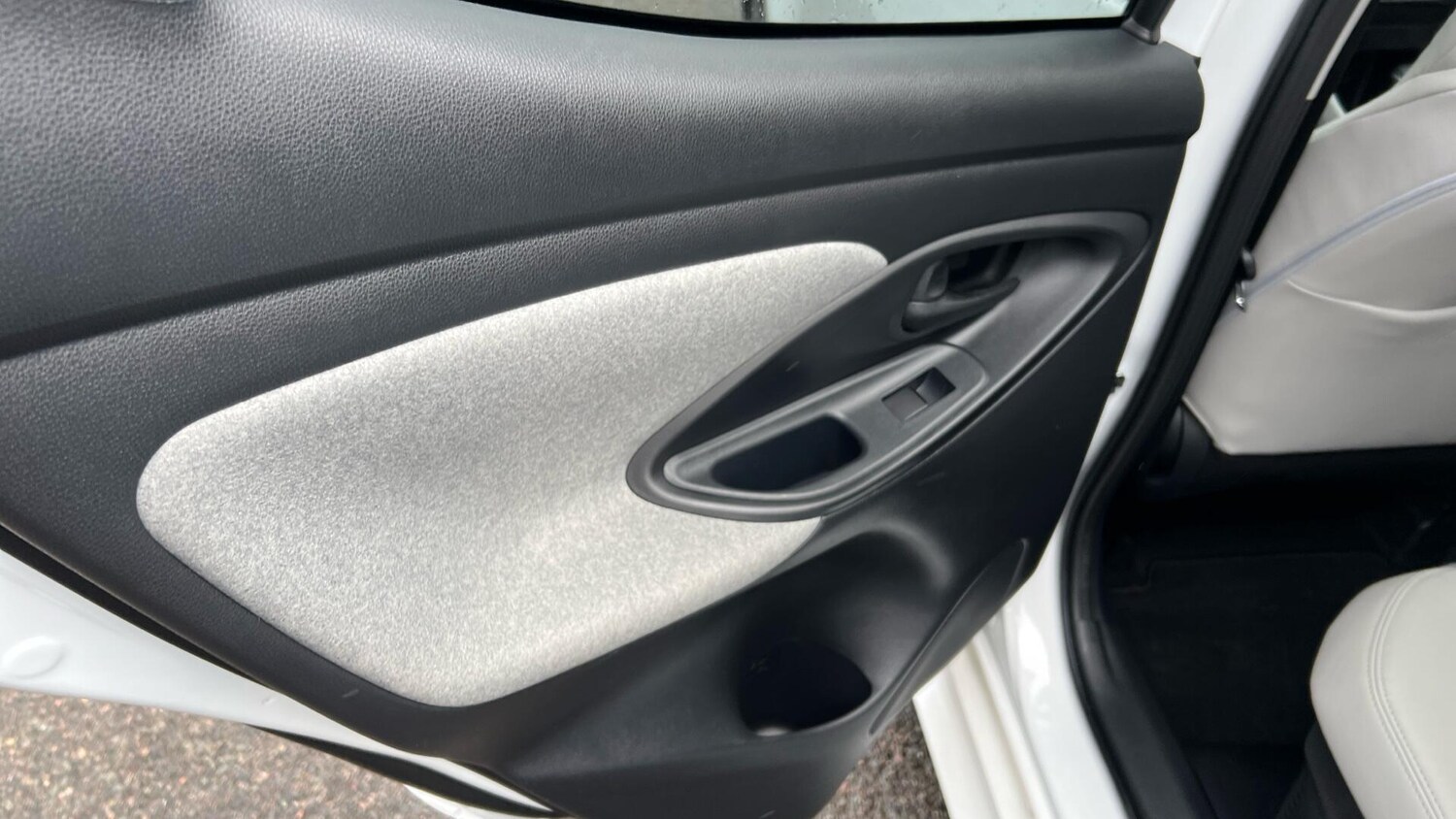 Used Toyota Yaris 2022 for sale - 77073961: Photo 34